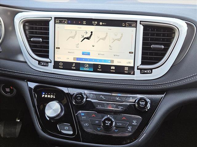 New 2026 Chrysler Pacifica Select image 13