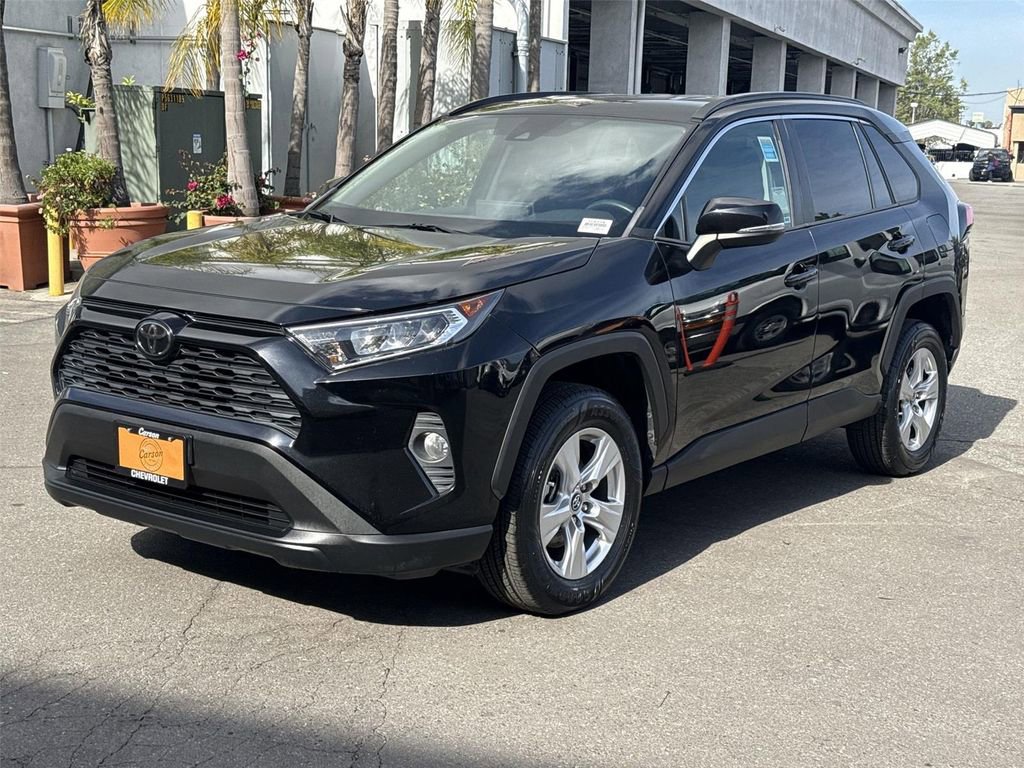 Used 2020 Toyota RAV4 XLE FWD image 7