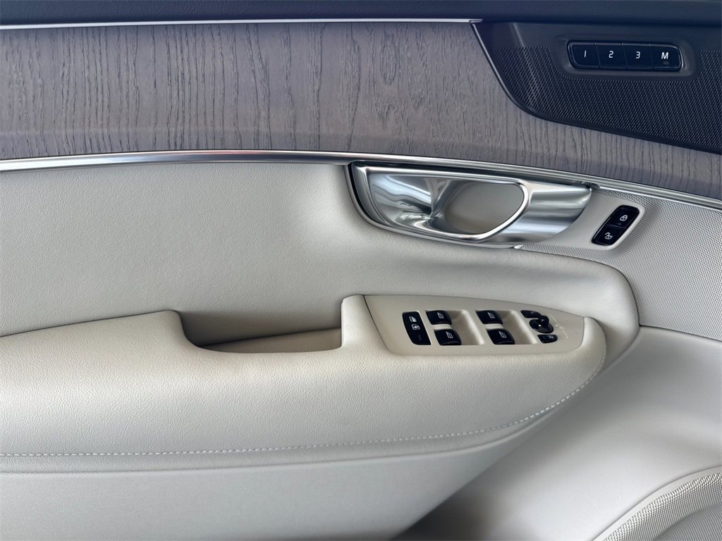 New 2026 Volvo XC90 T8 Ultra image 10
