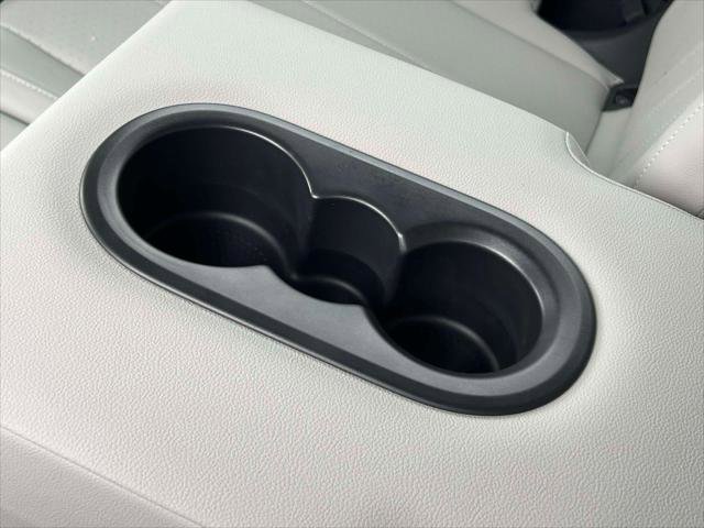 Used 2022 Volkswagen Tiguan SE R-Line image 14