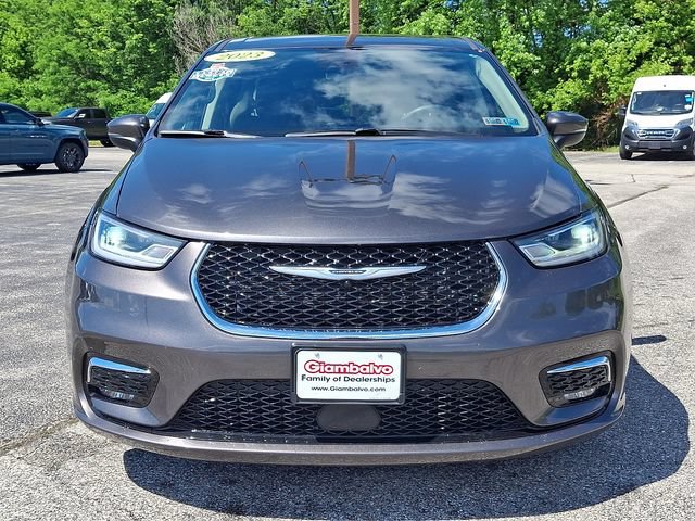 Certified 2023 Chrysler Pacifica Touring-L FWD image 2