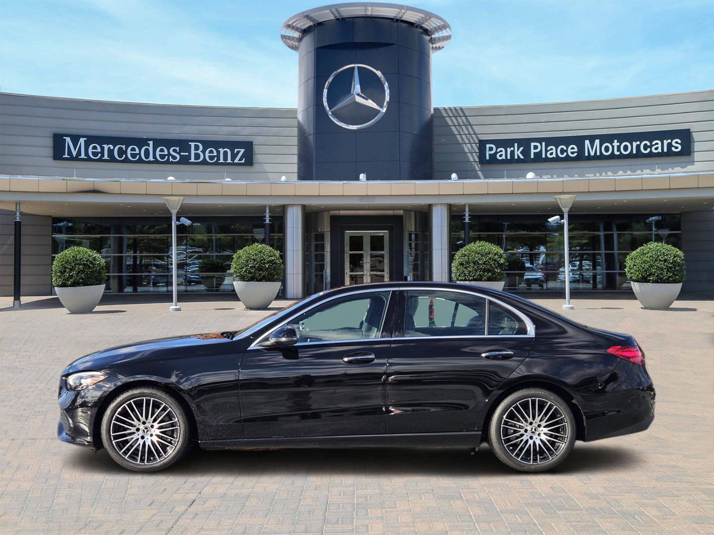 Used 2025 Mercedes-Benz C 300 Sedan image 3