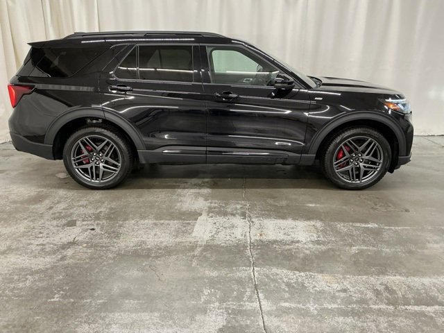 Used 2025 Ford Explorer ST-Line w/ Premium Package image 2