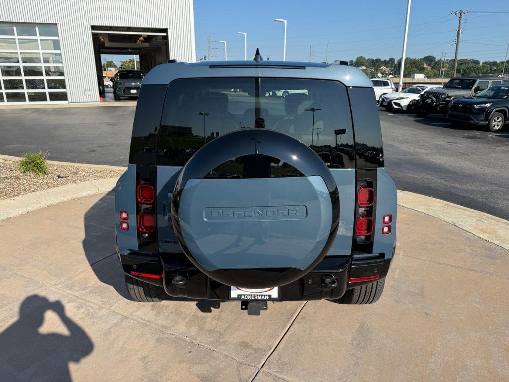 Used 2025 Land Rover Defender 110 X-Dynamic SE AWD/4WD image 8