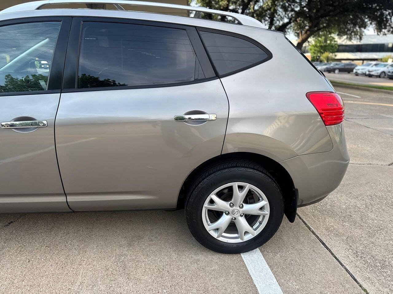 Used 2010 Nissan Rogue SL w/ Premium Pkg AWD/4WD image 4