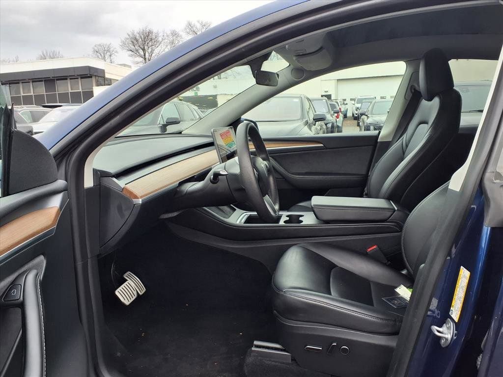Used 2023 Tesla Model Y Performance image 11