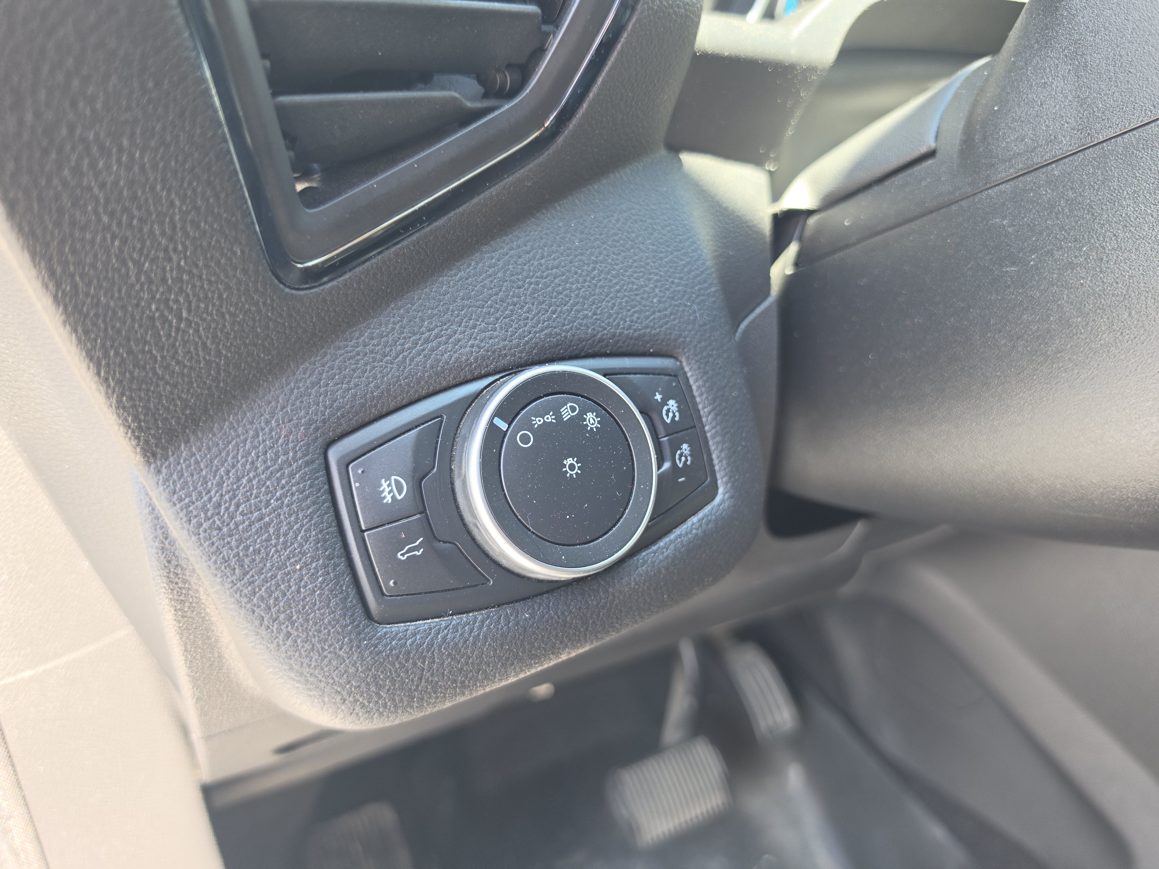 Used 2019 Ford Escape Titanium AWD/4WD image 18