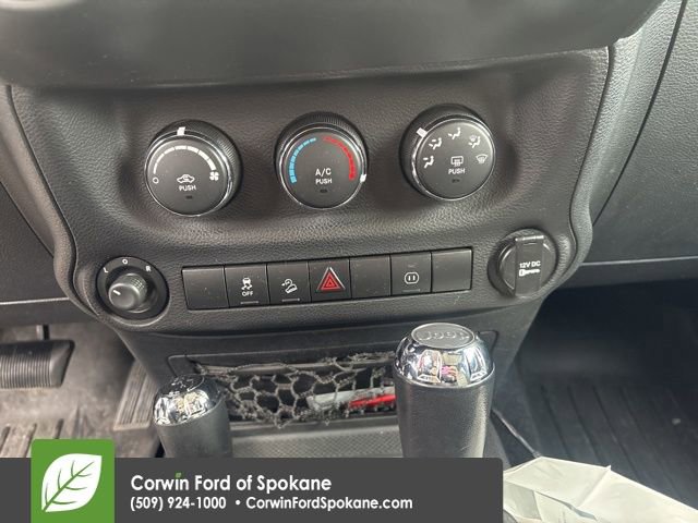 Used 2011 Jeep Wrangler Sahara w/ Connectivity Group image 15