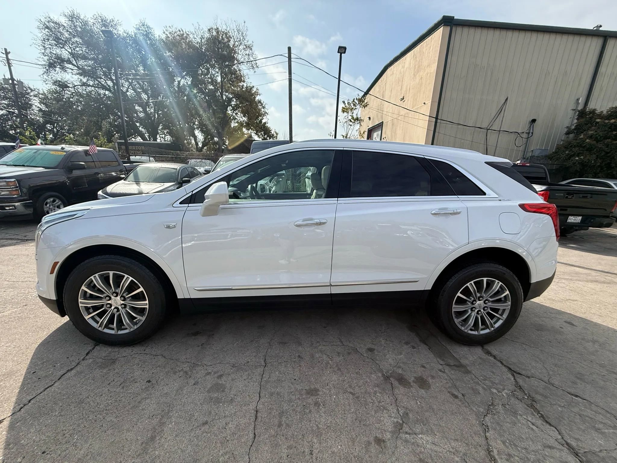 Used 2018 Cadillac XT5 Luxury w/ Driver Awareness Package image 4