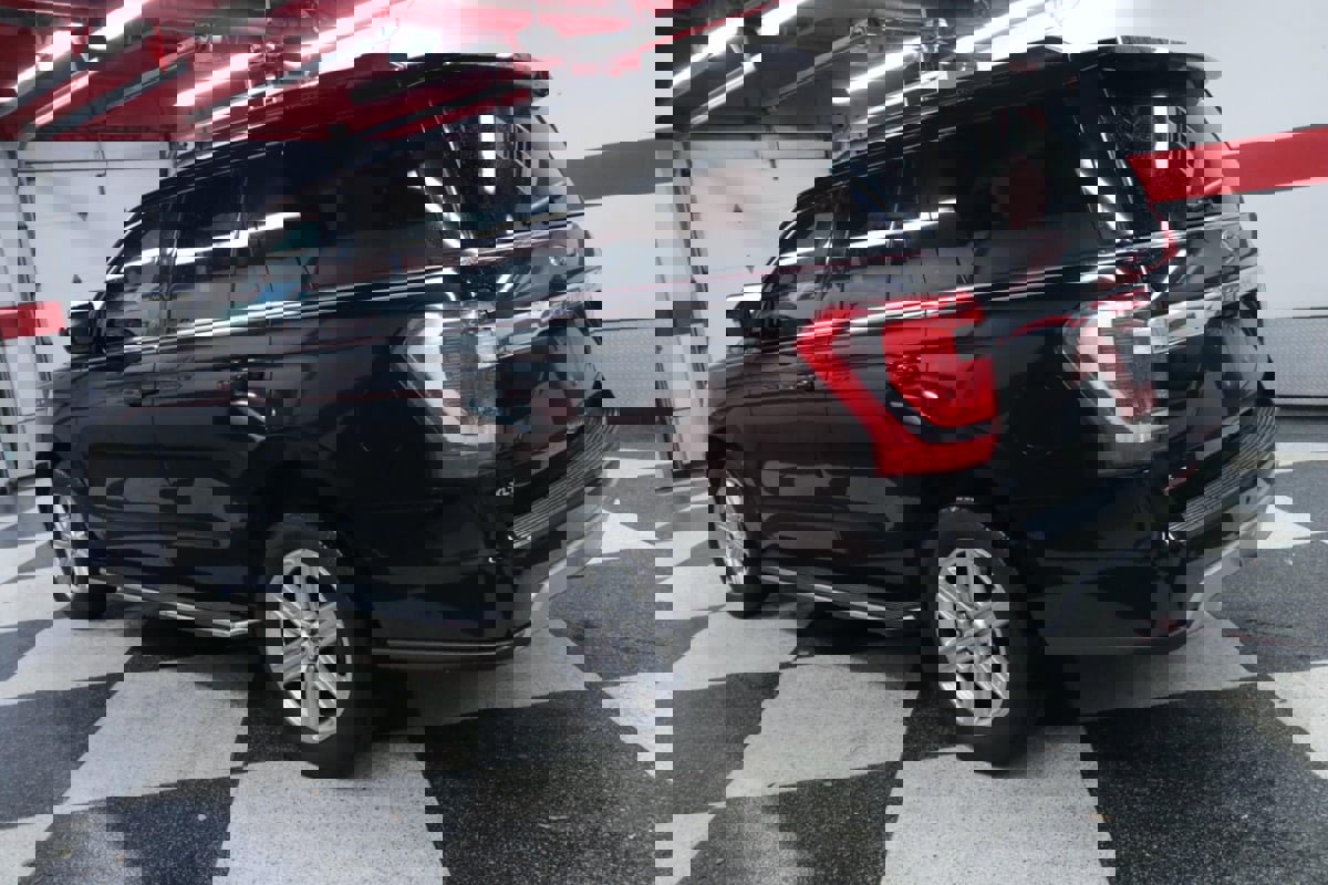 Used 2019 Ford Expedition XLT w/ Equipment Group 202A RWD image 6