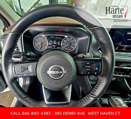 Certified 2022 Nissan Rogue SV w/ SV Premium Package image 18