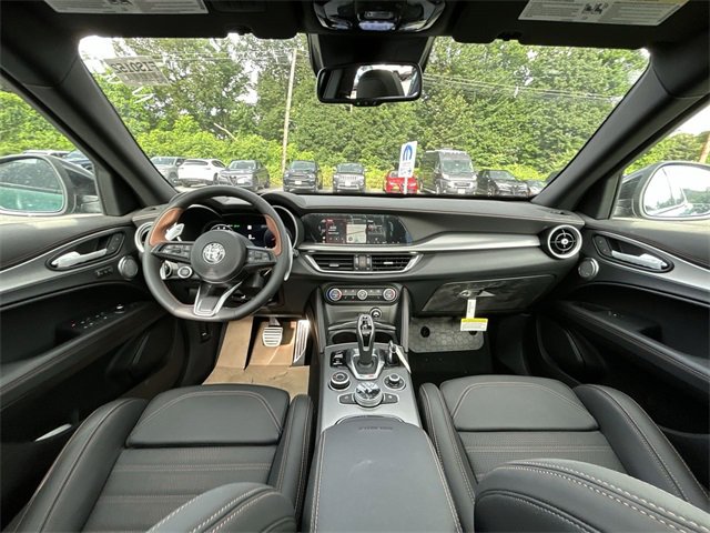 New 2025 Alfa Romeo Stelvio Sprint image 12