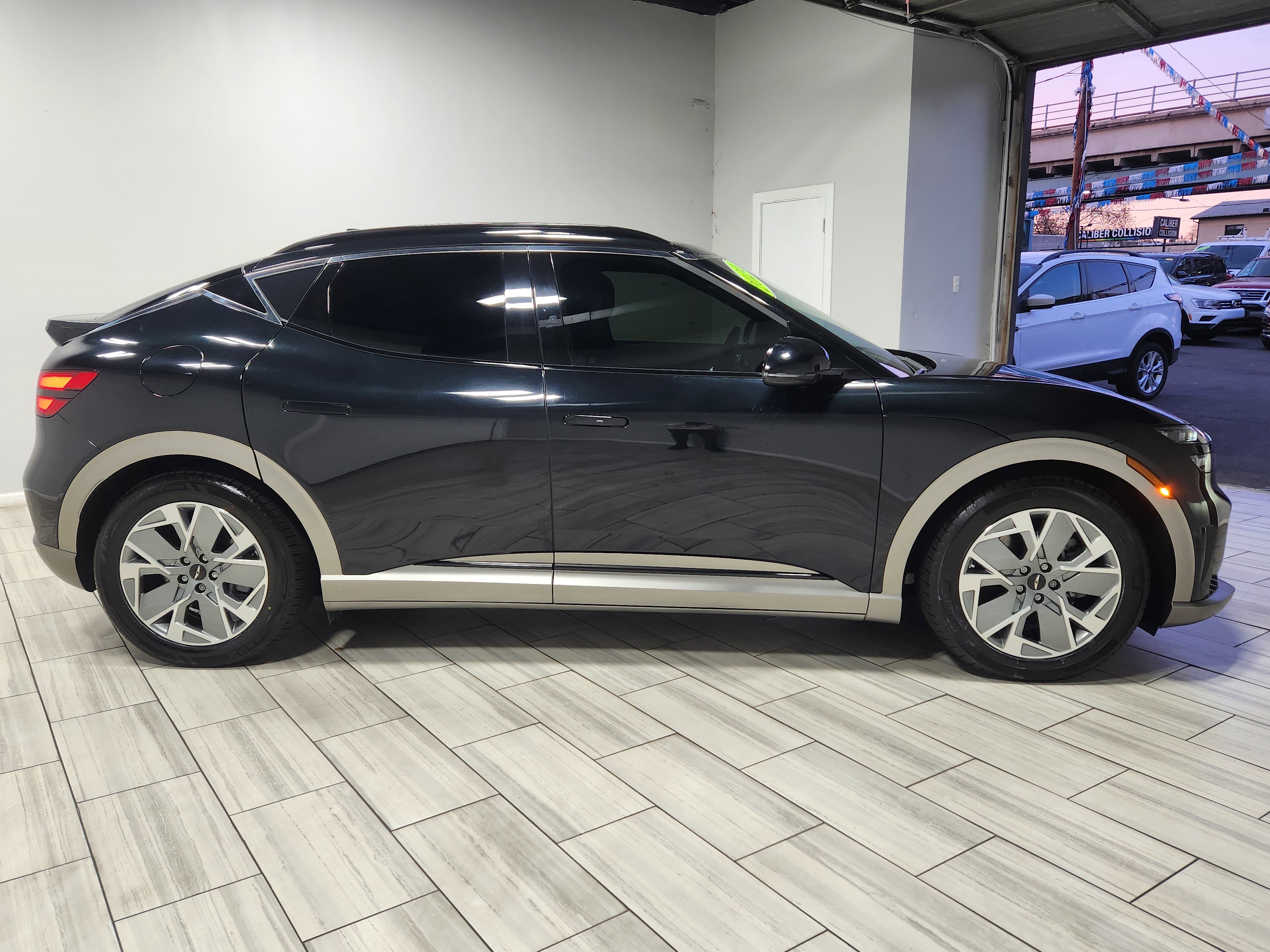 Used 2025 Genesis GV60 RWD image 6