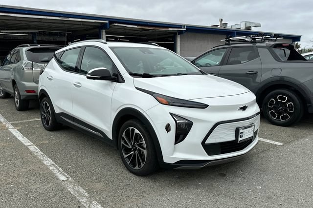 Used 2023 Chevrolet Bolt EUV Premier w/ Sun & Sound Package FWD image 2