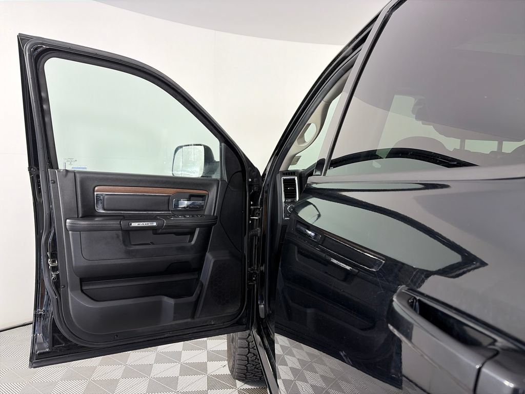 Used 2015 RAM 2500 Laramie w/ Black Appearance Group AWD/4WD image 10