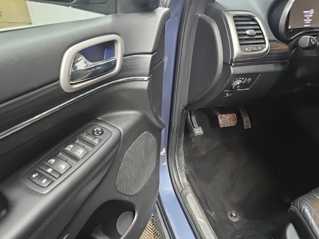Used 2020 Jeep Grand Cherokee Limited image 29