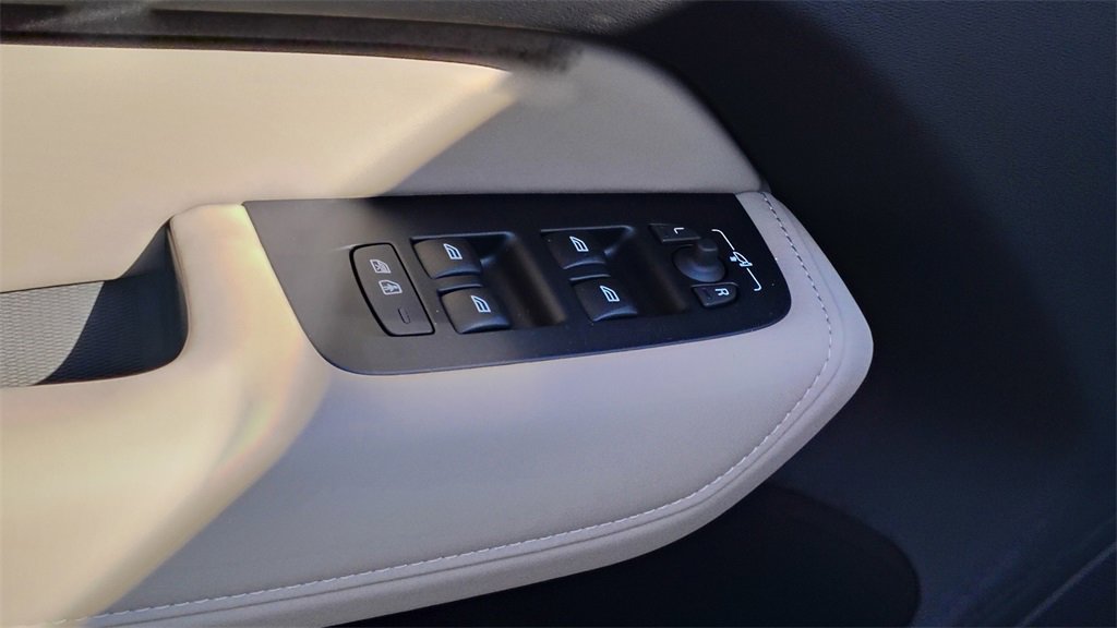 New 2026 Volvo XC60 B5 Plus w/ Protection Package Premier image 10