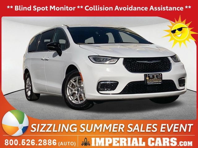 Used 2025 Chrysler Pacifica Select