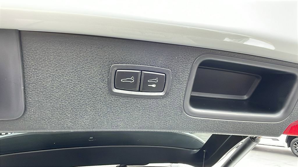 Used 2023 Porsche Macan Turbo AWD/4WD image 34