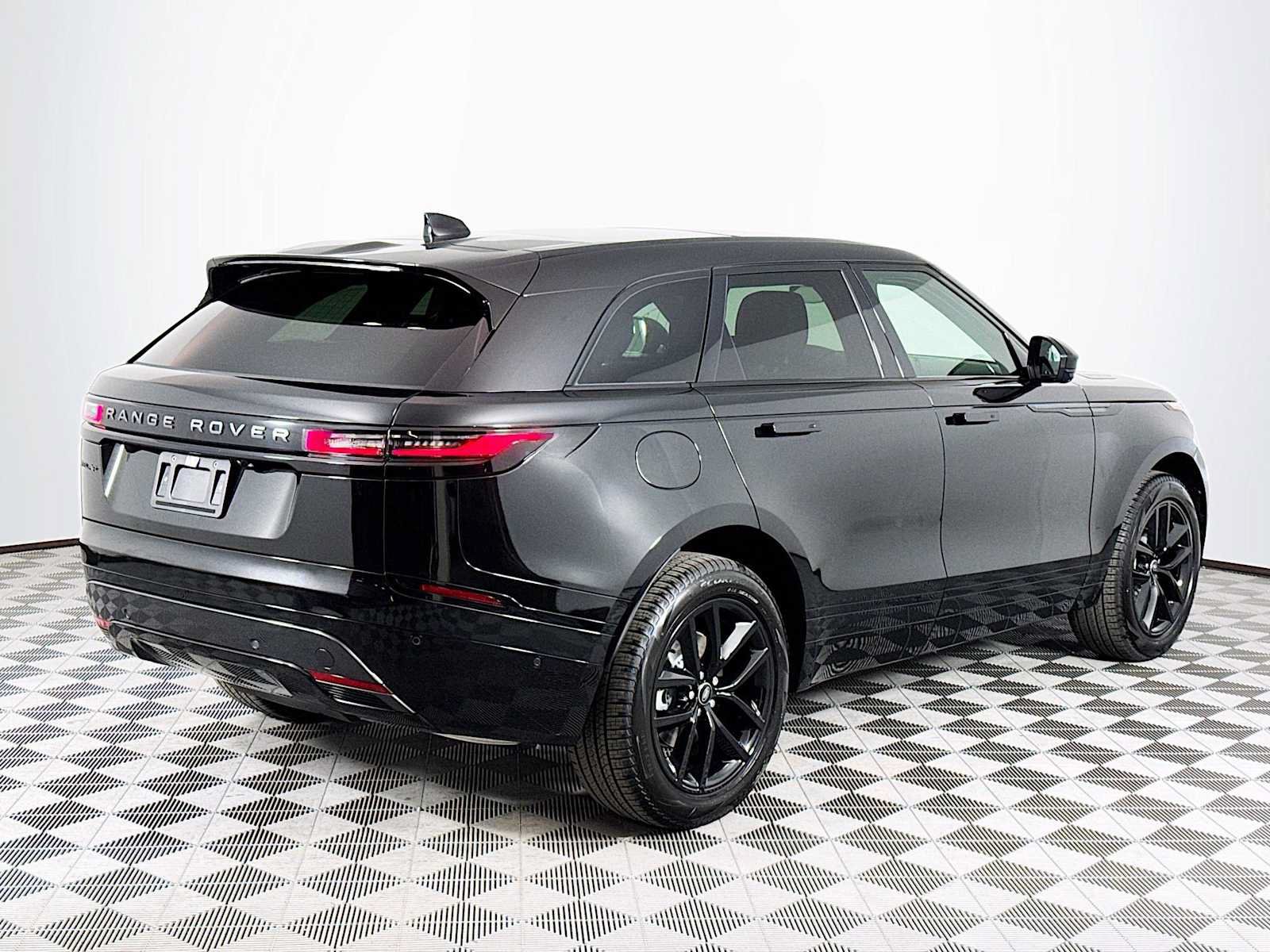 Used 2026 Land Rover Range Rover Velar Dynamic SE AWD/4WD image 5