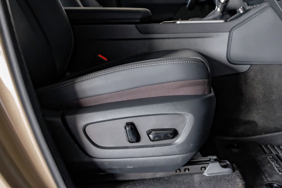 Used 2025 Lexus GX 550 image 32