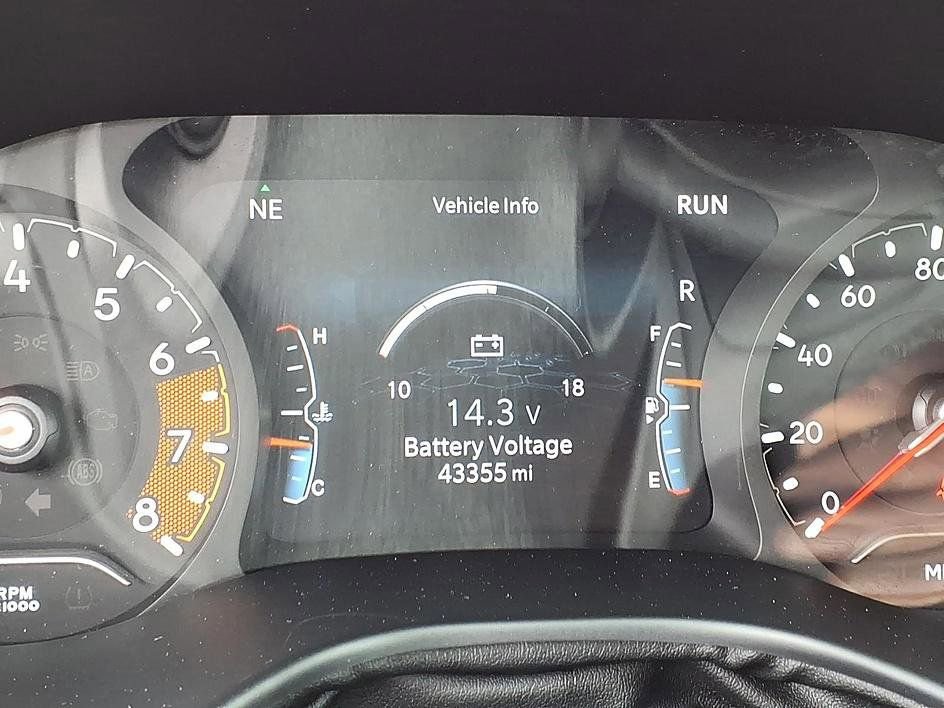 Used 2024 Jeep Compass Latitude AWD/4WD image 33