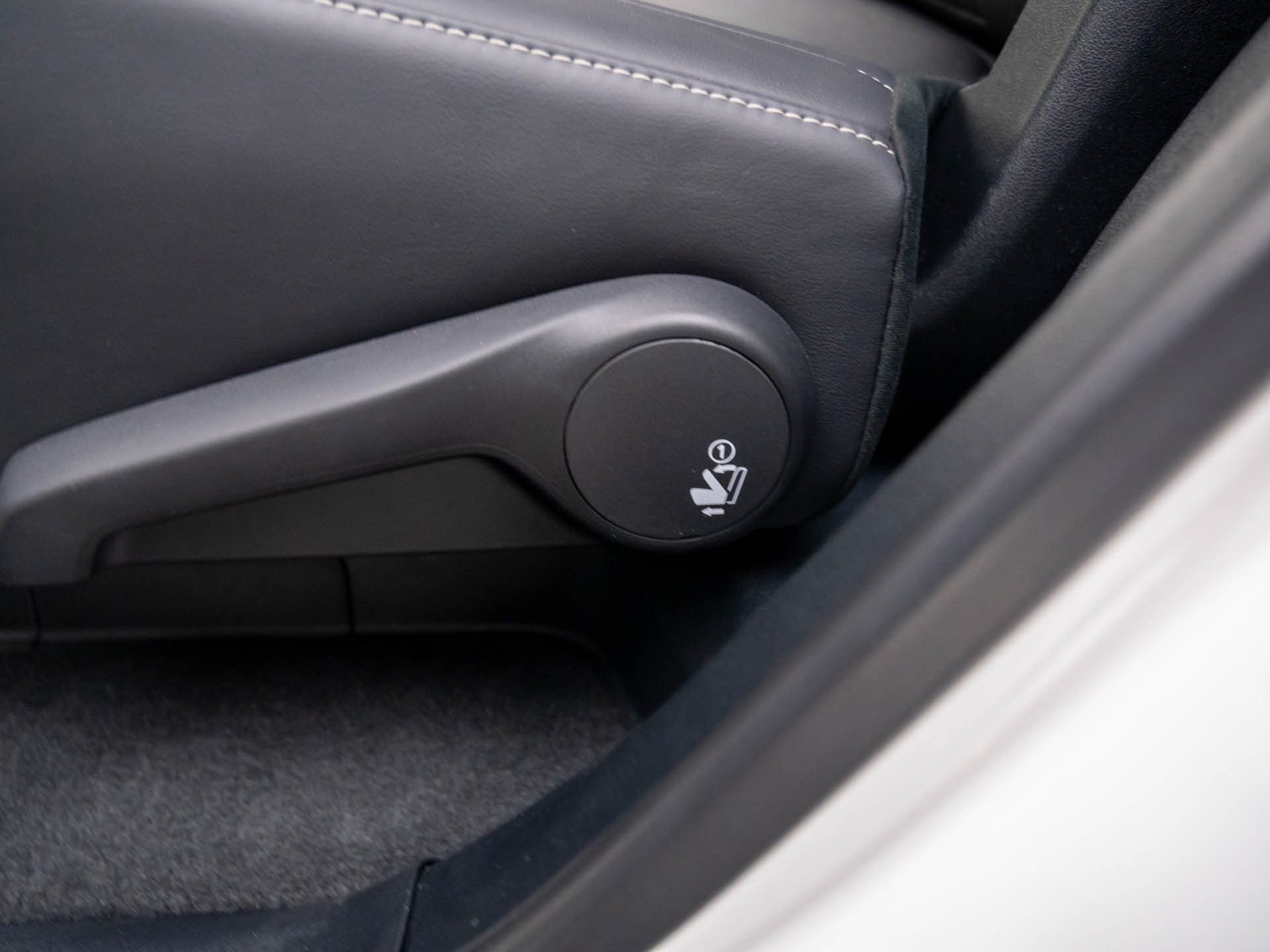 Used 2021 Lexus RX 450hL AWD w/ Premium Package image 18