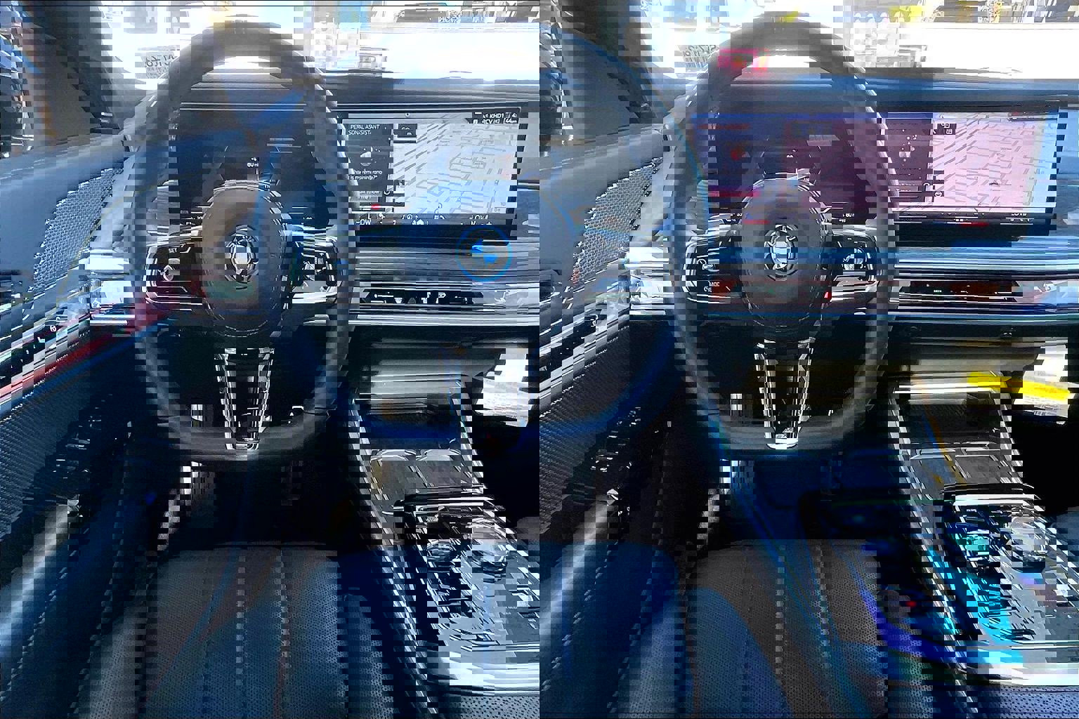 Used 2025 BMW i7 xDrive60 w/ Executive Package image 5