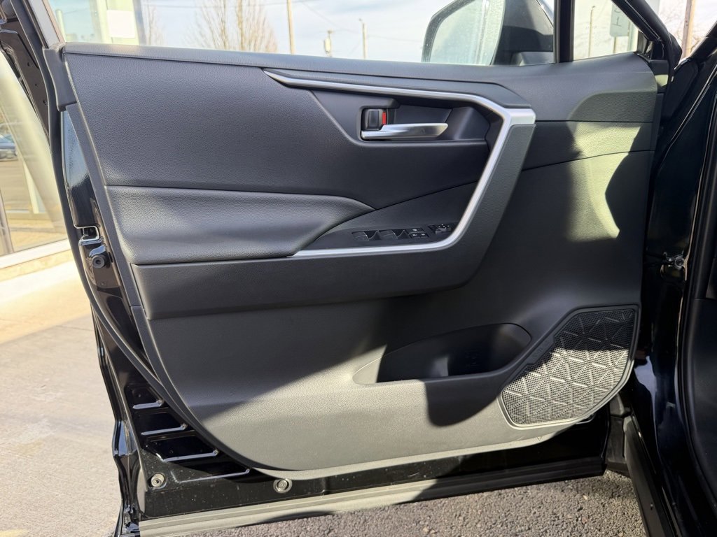 Used 2024 Toyota RAV4 SE image 11