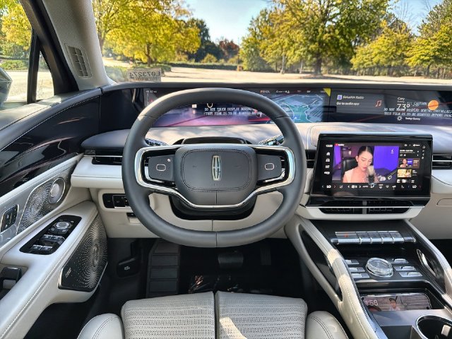 New 2026 Lincoln Nautilus Reserve AWD/4WD image 14