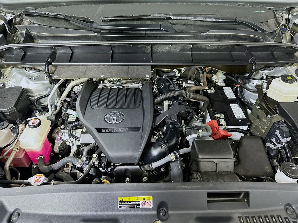 Used 2023 Toyota Highlander XLE AWD/4WD image 9