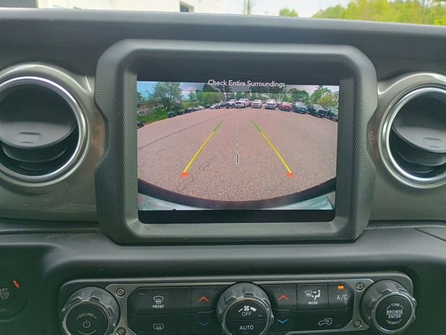 Used 2023 Jeep Wrangler Unlimited Sahara AWD/4WD image 32