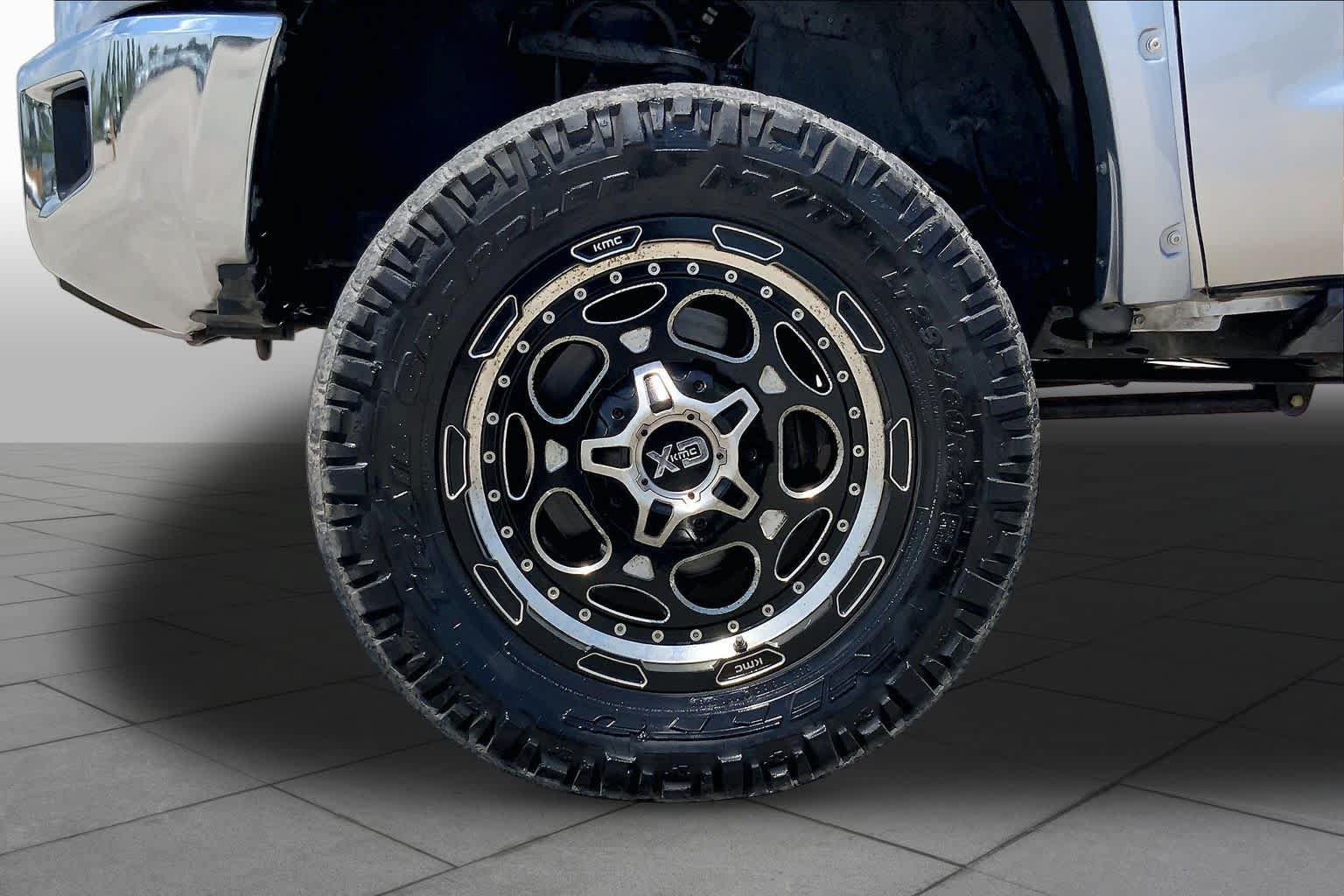 Used 2019 Toyota Tundra SR5 w/ SR5 Upgrade Package AWD/4WD image 11