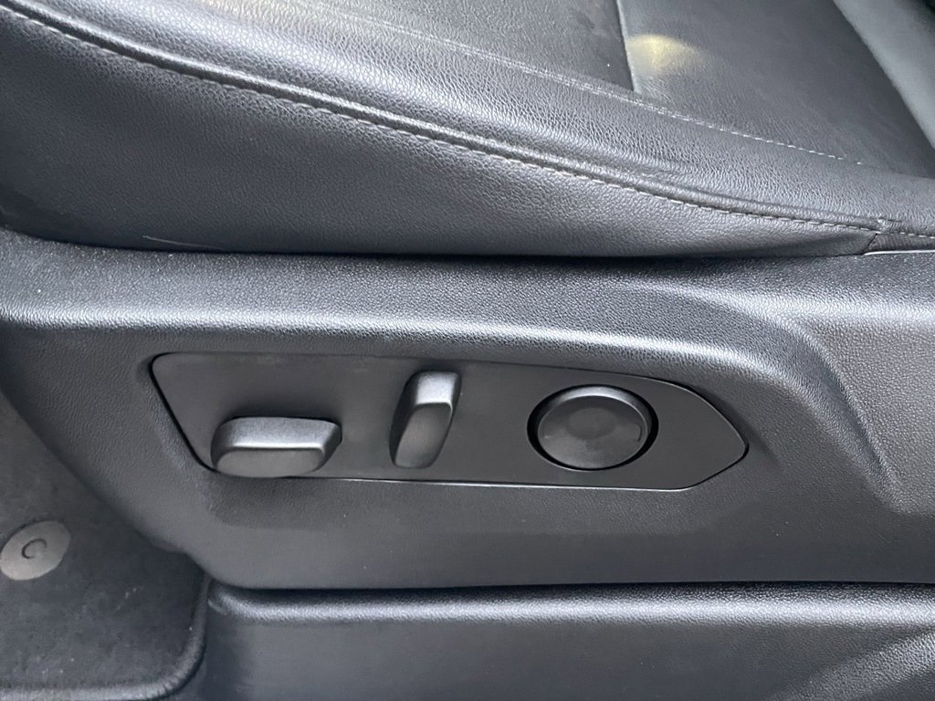 Used 2023 Chevrolet Suburban Z71 w/ Luxury Package image 11