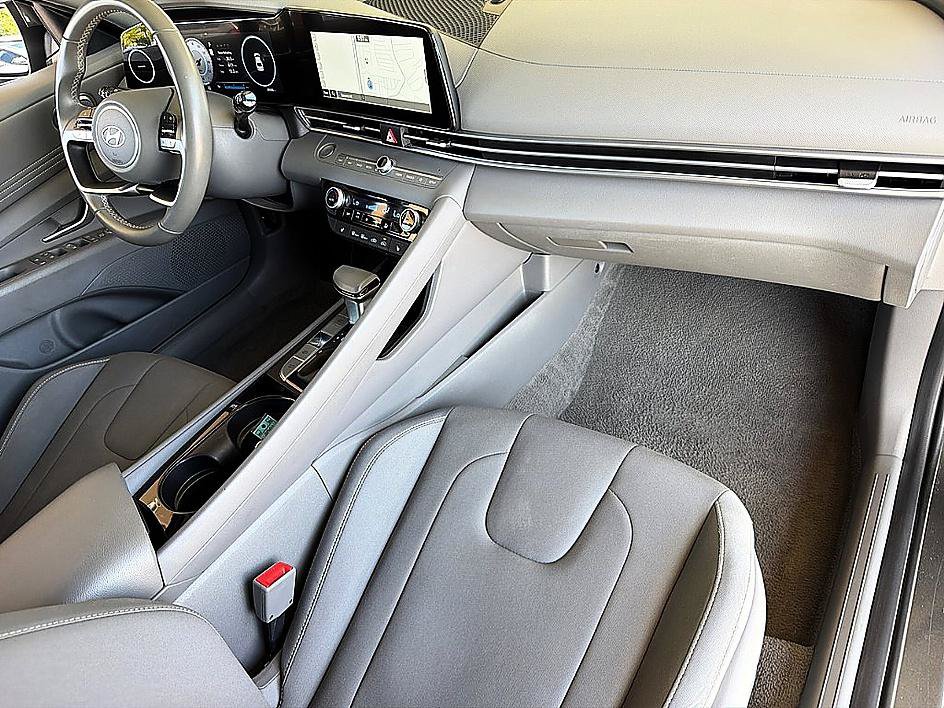 Certified 2025 Hyundai Elantra SEL FWD image 24