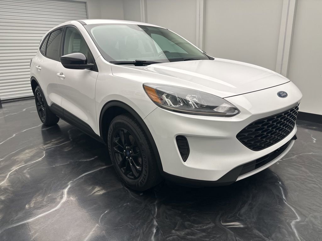 Used 2020 Ford Escape SE Sport image 2