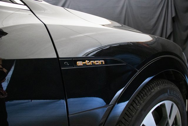 Used 2022 Audi e-tron Premium Plus w/ Premium Plus Package image 39