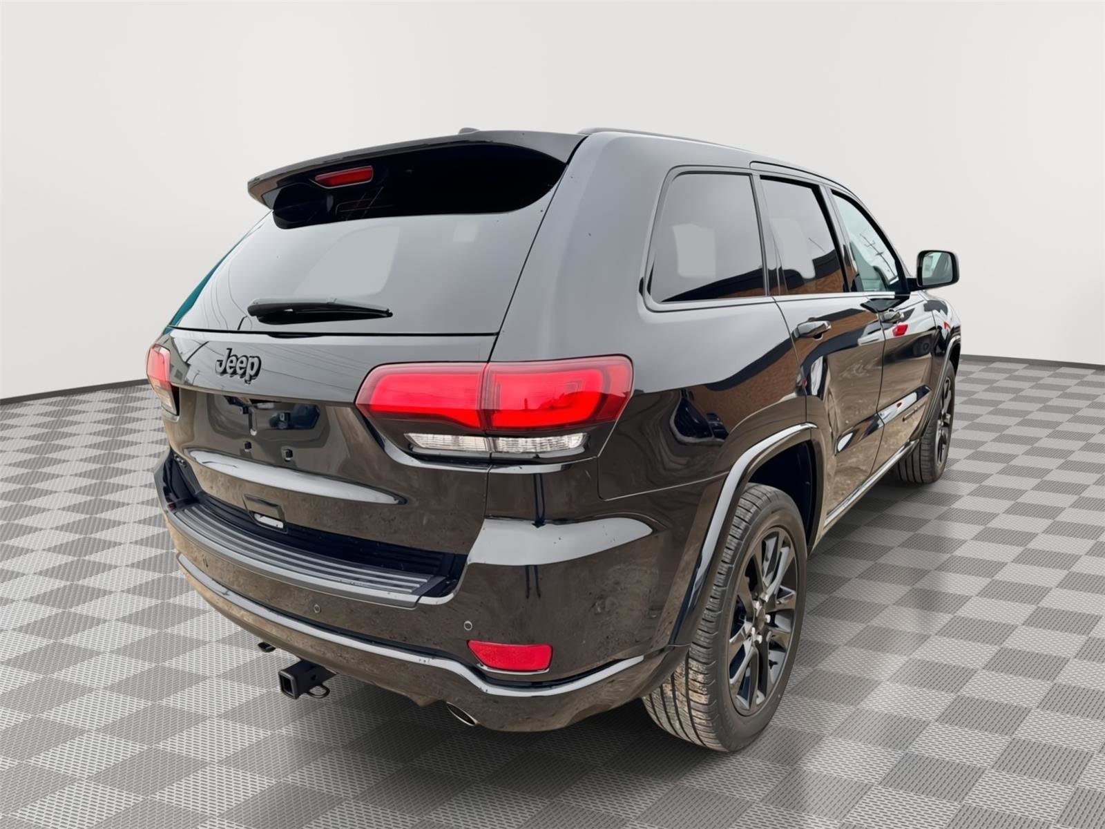 Used 2020 Jeep Grand Cherokee Altitude image 5