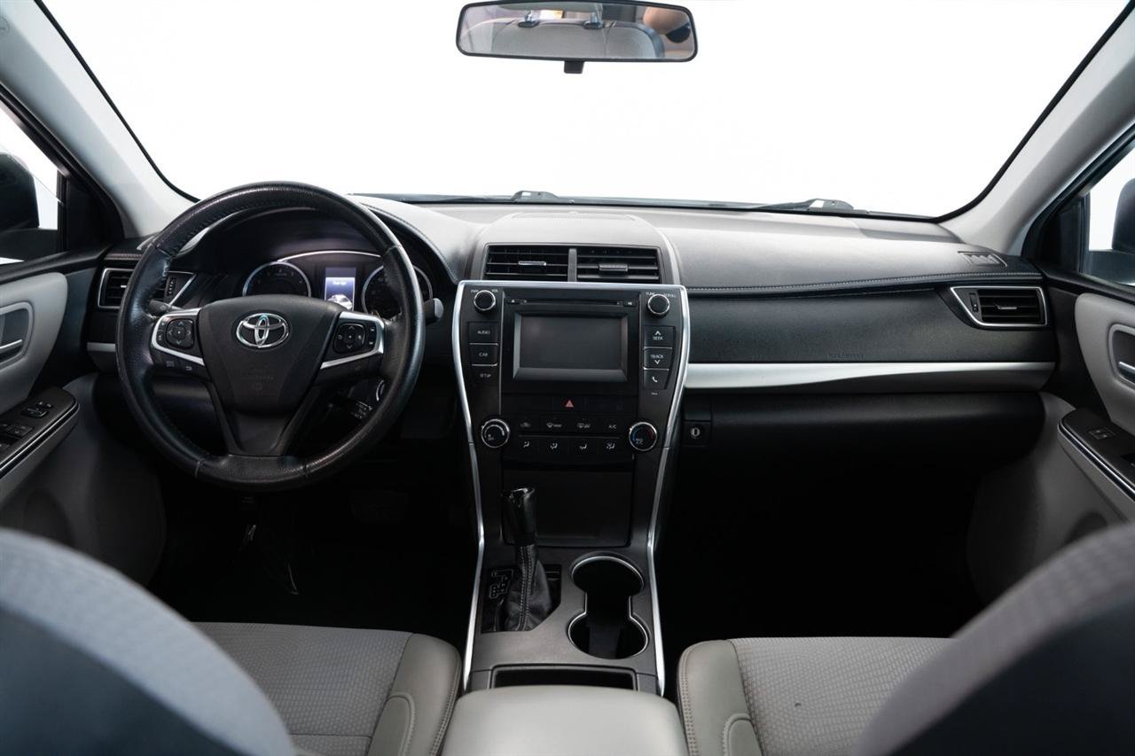 Used 2017 Toyota Camry SE w/ Protection Package (Q2) FWD image 19