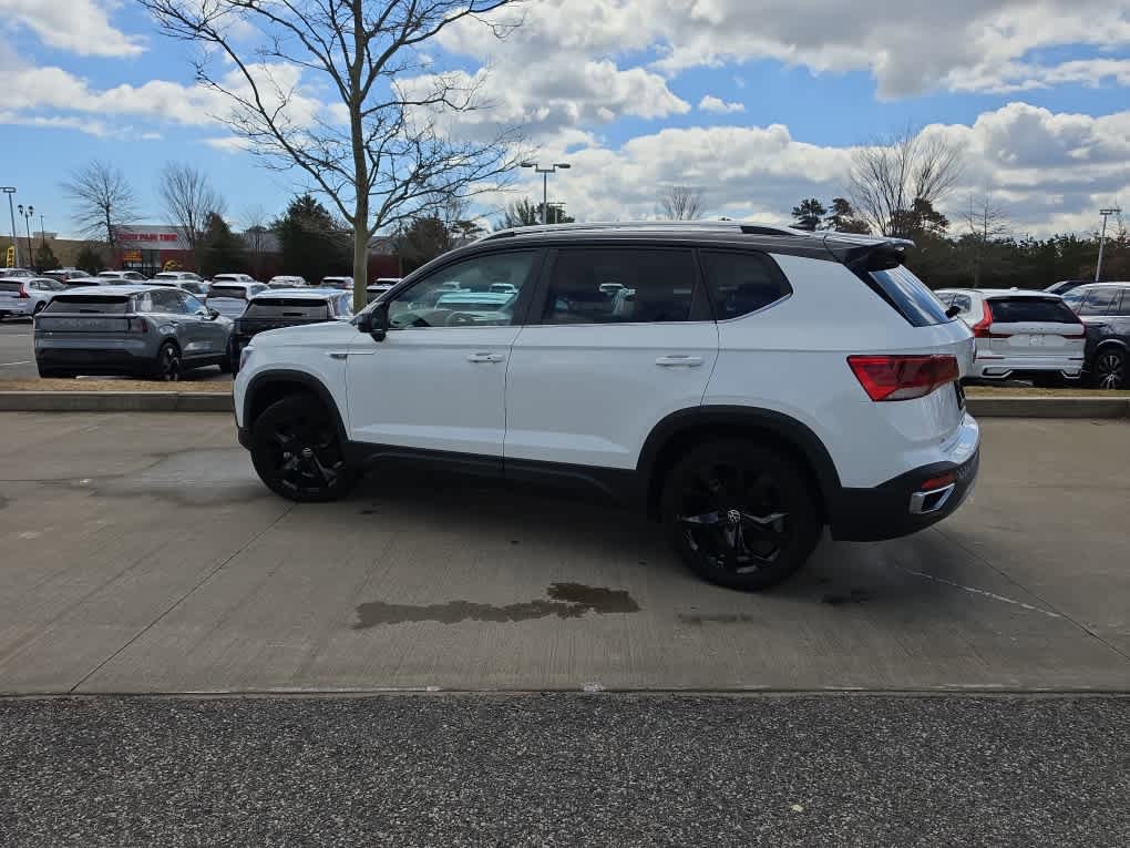 Used 2023 Volkswagen Taos SE FWD image 4