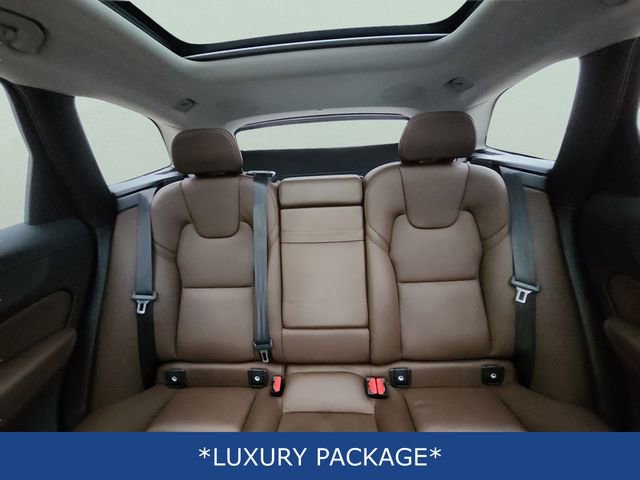 Used 2019 Volvo XC60 T6 Momentum w/ Multimedia Package image 18