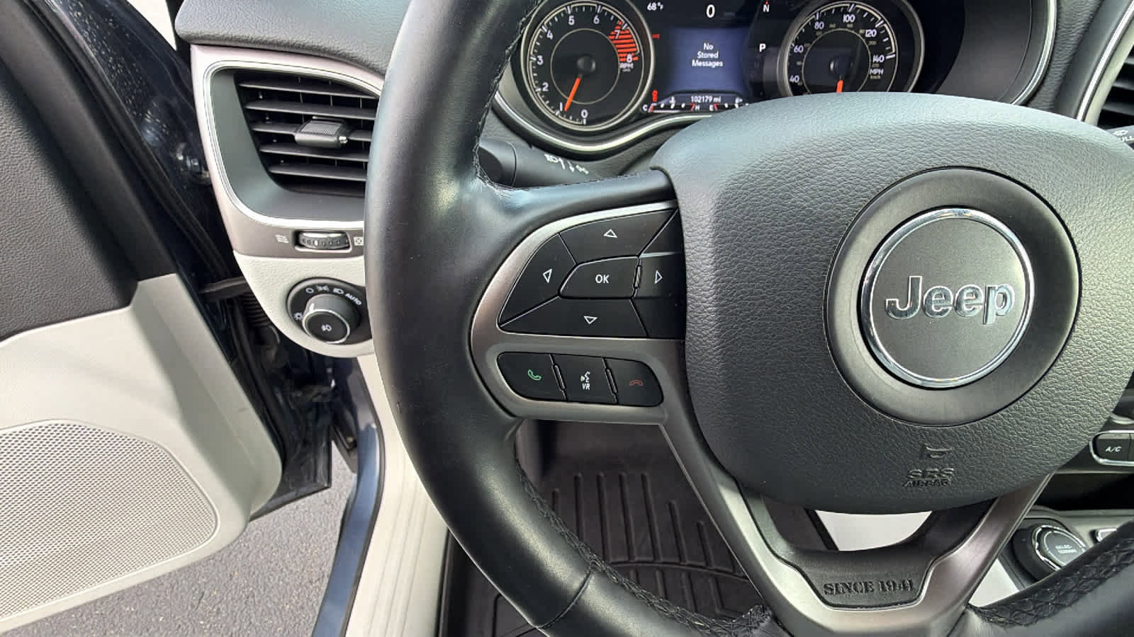 Used 2021 Jeep Cherokee Latitude Lux w/ Comfort/Convenience Group image 19