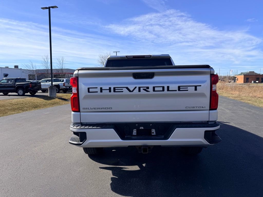Used 2019 Chevrolet Silverado 1500 Custom w/ Custom Convenience Package AWD/4WD image 5