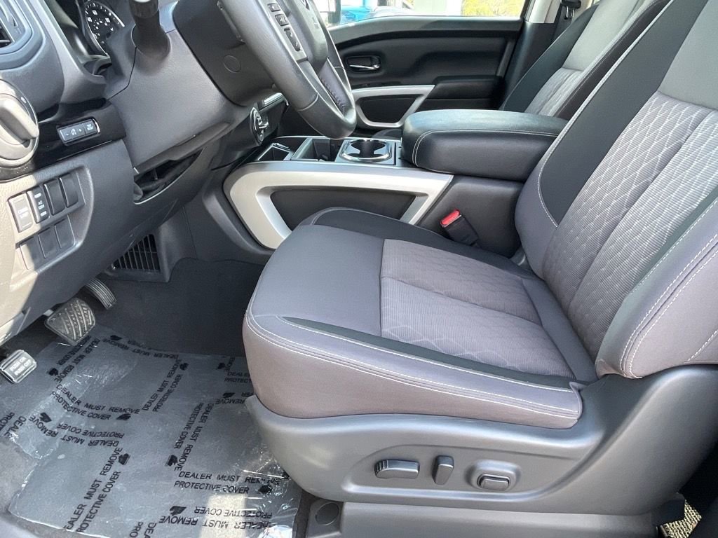 Used 2024 Nissan Titan SV w/ SV Convenience Package image 21