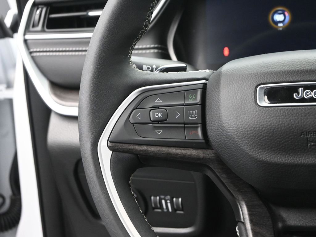 Used 2024 Jeep Grand Cherokee Limited image 30