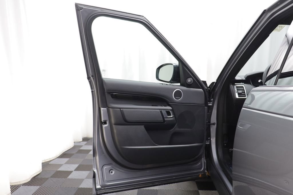 Used 2025 Land Rover Discovery S image 3