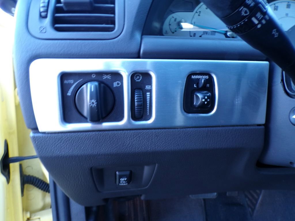 Used 2002 Ford Thunderbird Base image 11