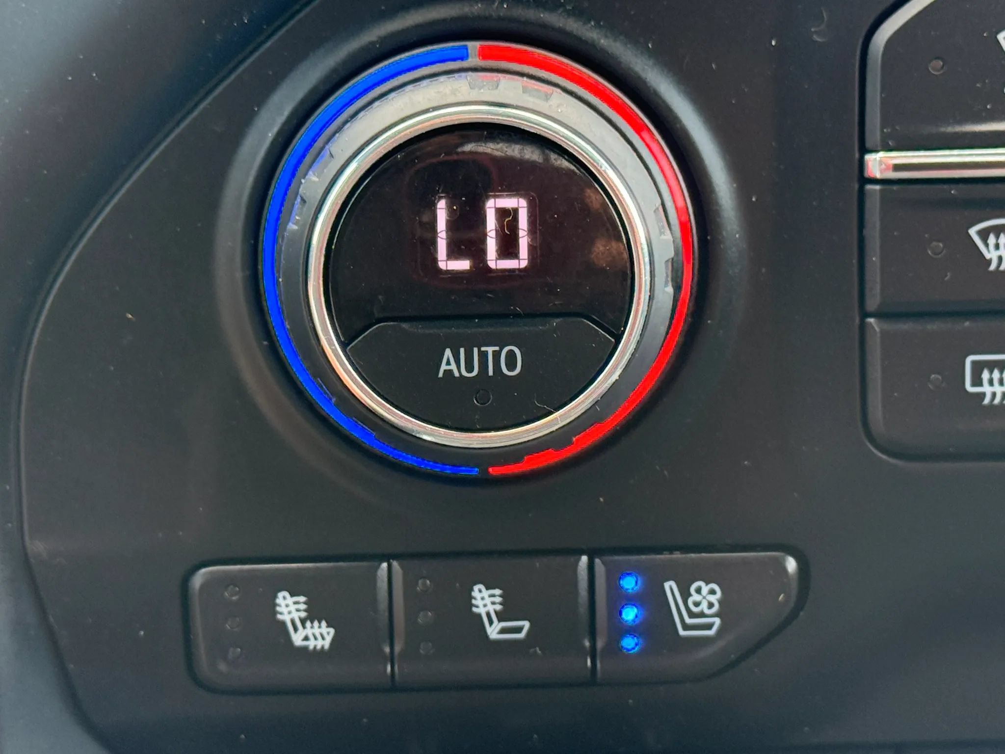 Used 2021 Chevrolet Silverado 1500 LTZ AWD/4WD image 39