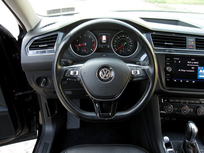 Used 2018 Volkswagen Tiguan SE w/ Panoramic Sunroof Package AWD/4WD image 19