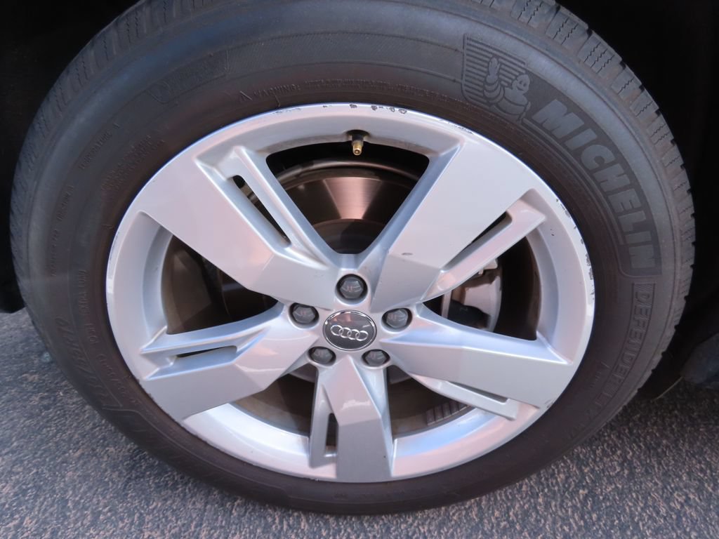 Used 2019 Audi Q5 2.0T Premium w/ Convenience Package AWD/4WD image 17